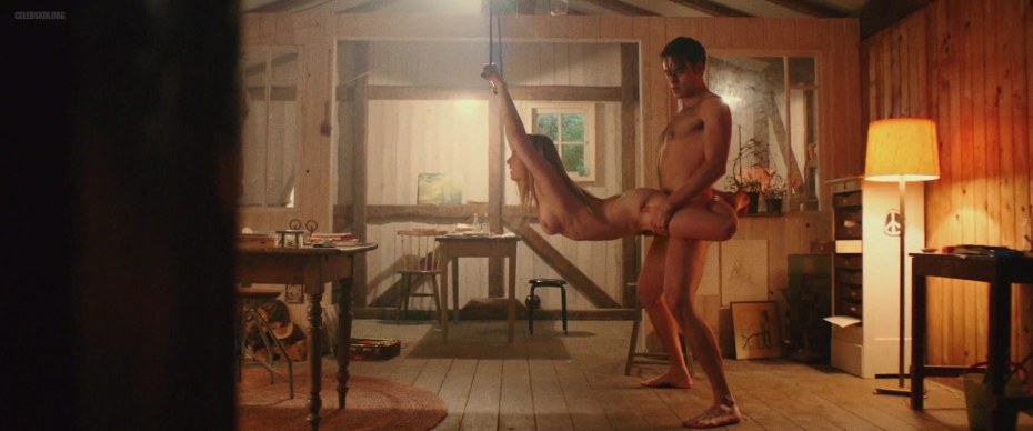 Elizabeth Marxs, Ali Rose голые снегурки