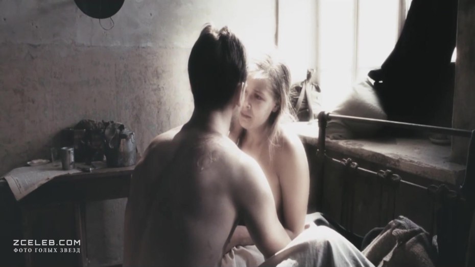 Виктория Романенко сиськи в фильме