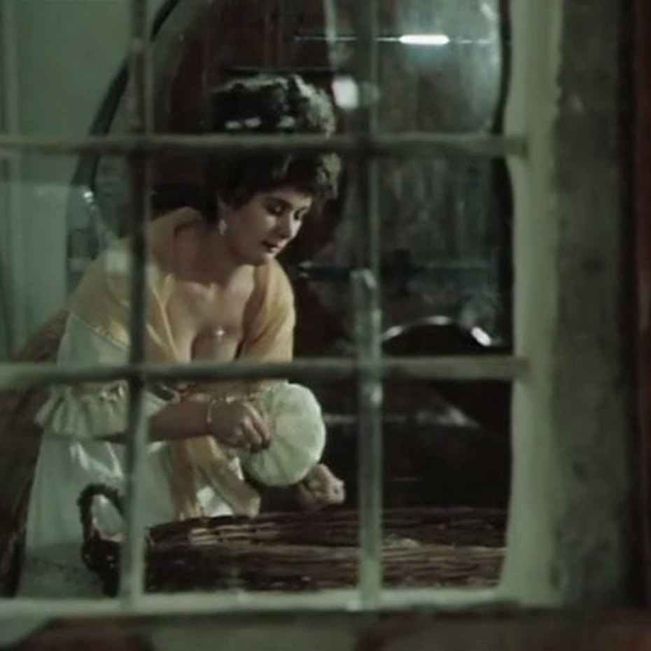 Говорящая Анджела голая хентай