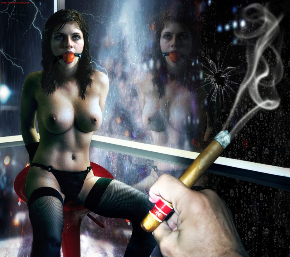 Александра Даддарио голая в фильме