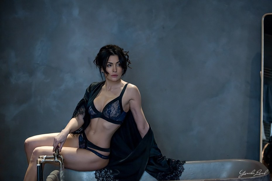 Виктория Блазе попа голая