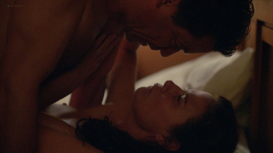 Э́мили Джейн Бра́унинг голая