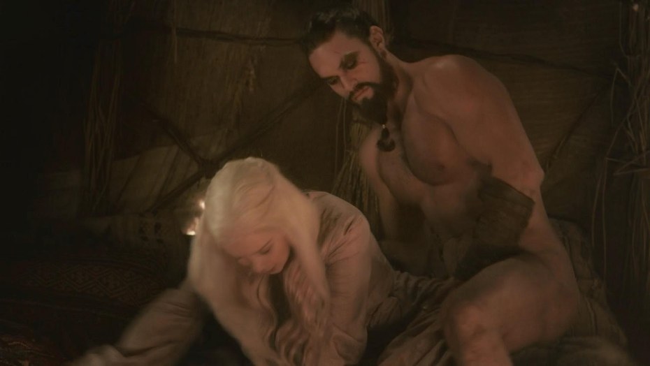 Эмилия Кларк голая Джейсон Момоа