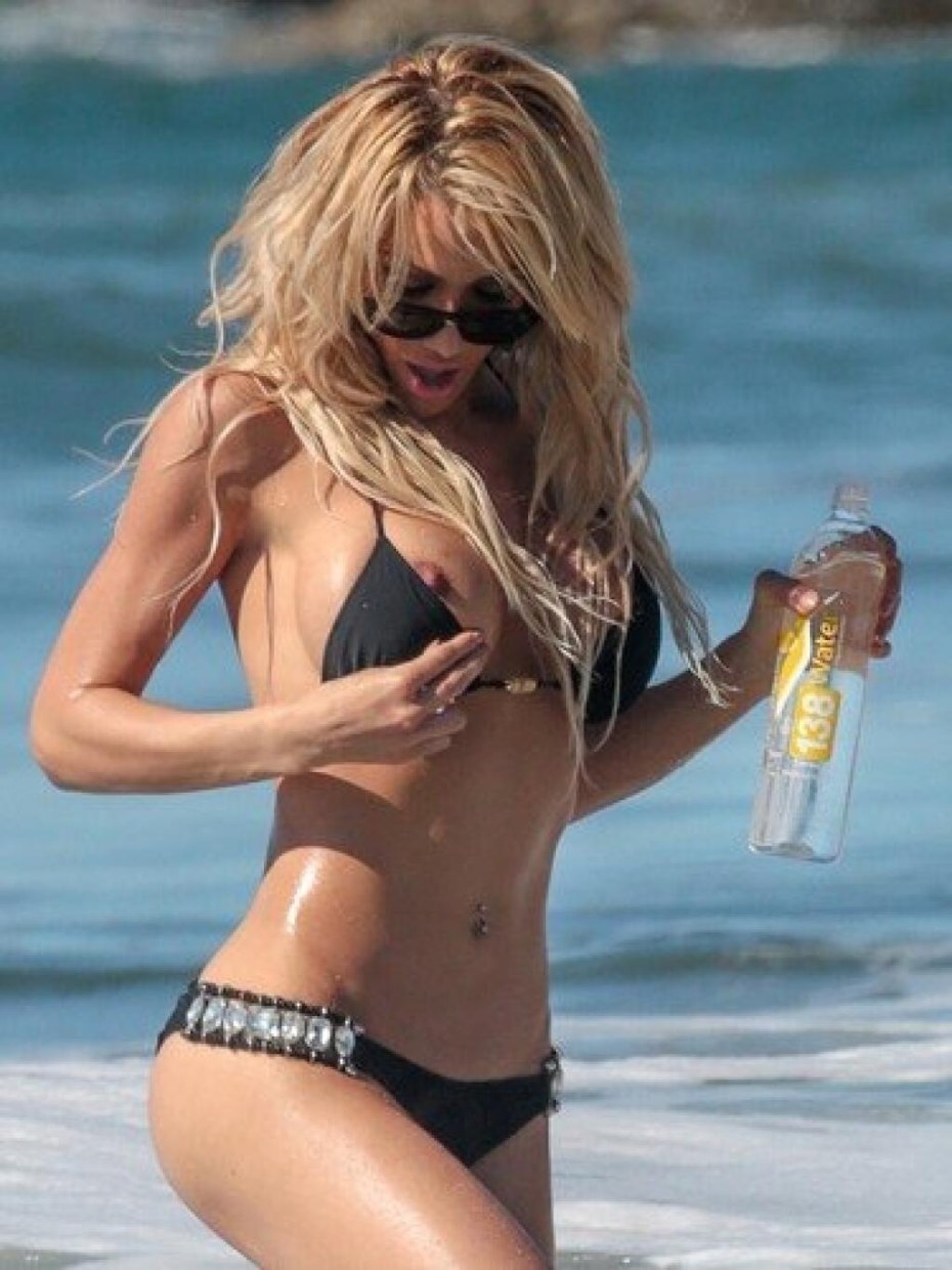 Далия Кадари