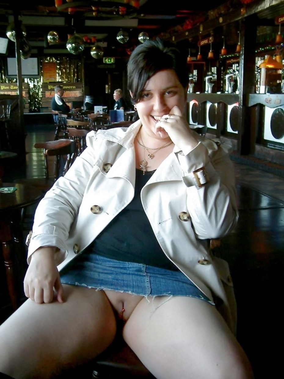 Волосатые киски под юбкой