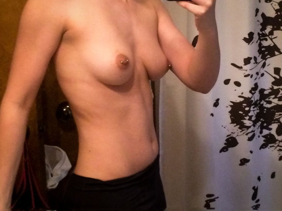 Голые маленькие сиськи 1 размер