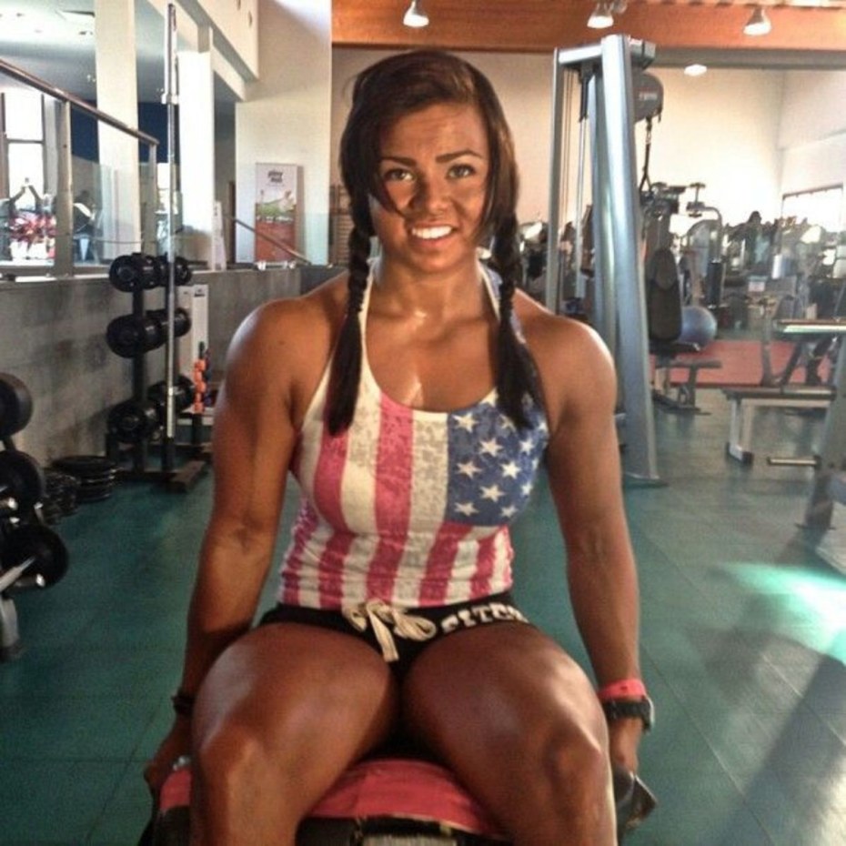 Софи ди без купальника.порно.раком