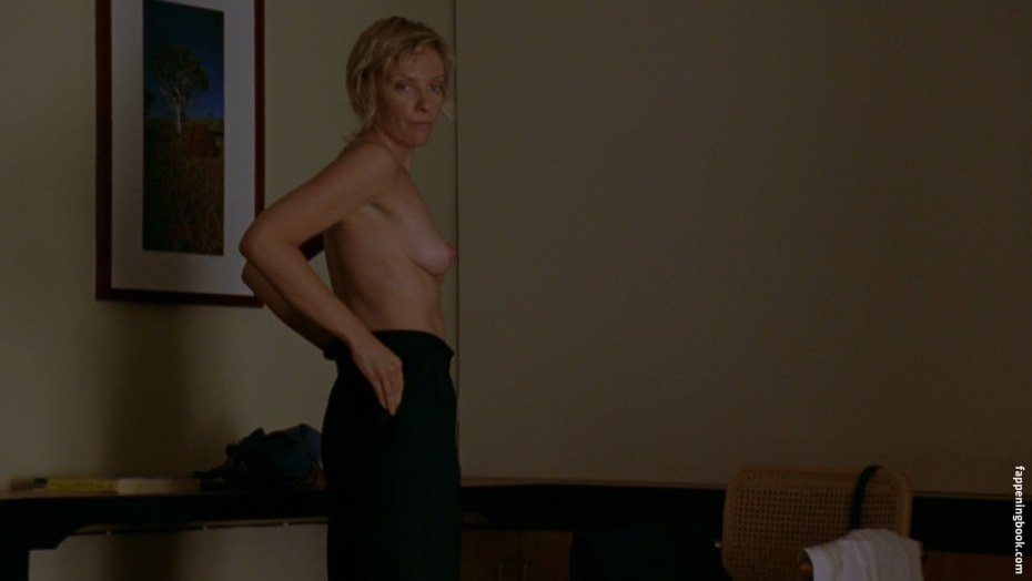 Зои Салдана голая в фильме