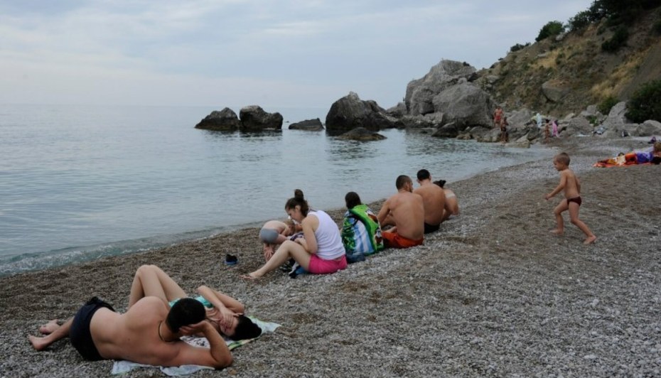 Дикий пляж в Крыму люди