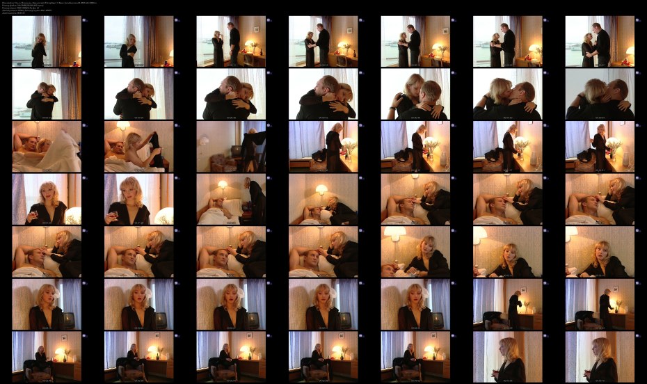 Мастурбация девушки в ванной