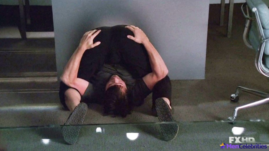 Миша Коллинз спит