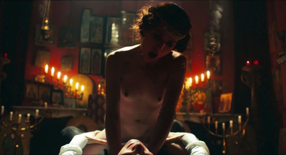 Милфа большие сиськи Соло