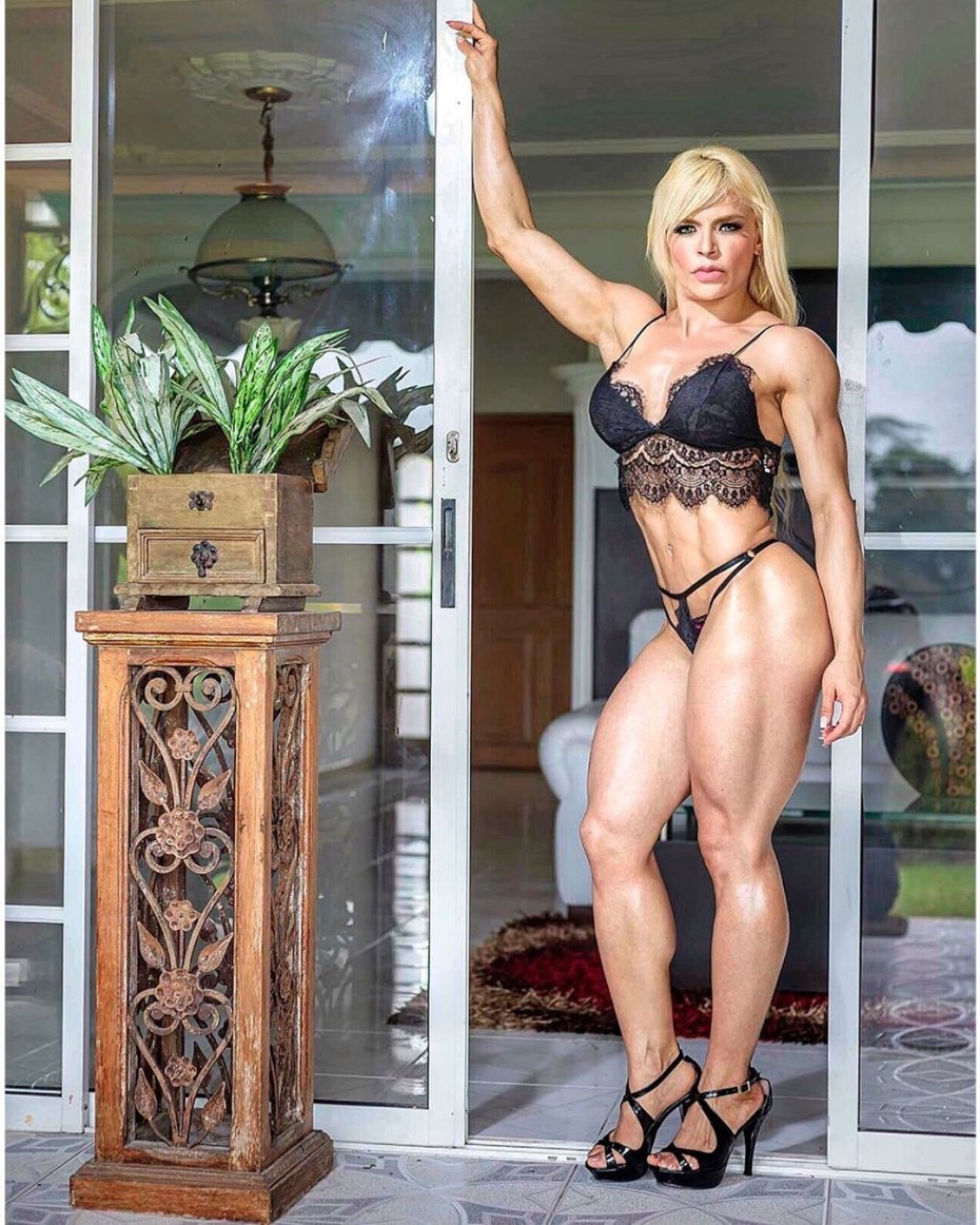 Karina a блондинка модель.порно