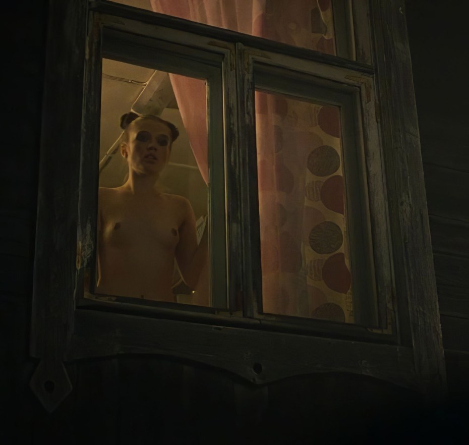 Вероника Мохирева голая в сериале топи