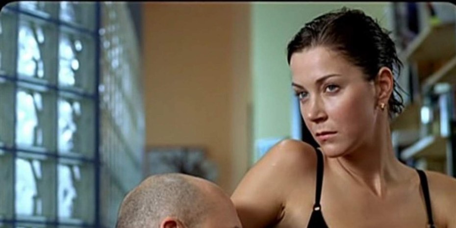 Актриса Ирина Сотикова в купальнике