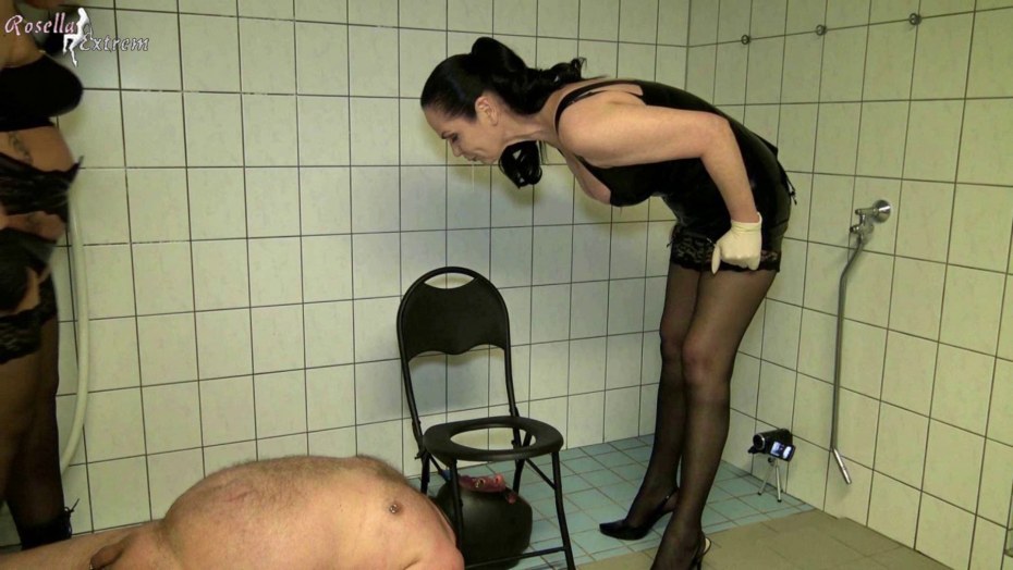 Туалетная рабыня для госпожи