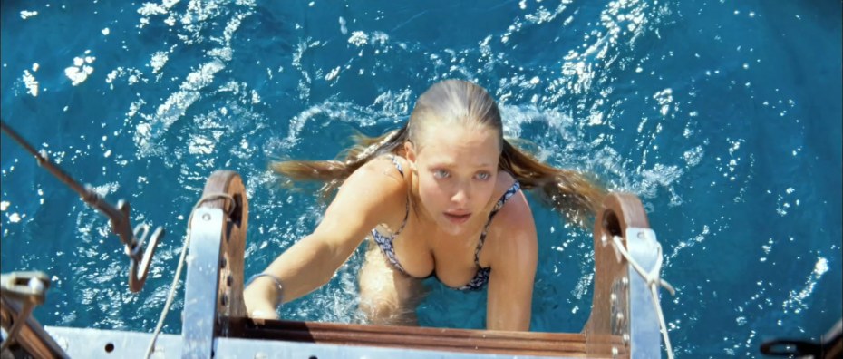 Аманда Сейфрид Лавлейс постельные