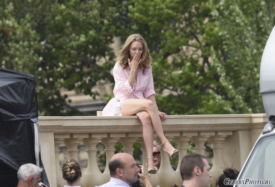 Аманда Сейфрид 18 сцена в фильме