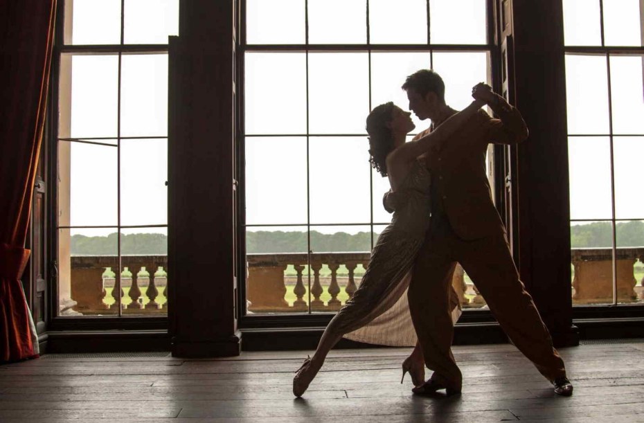 Танцующая пара