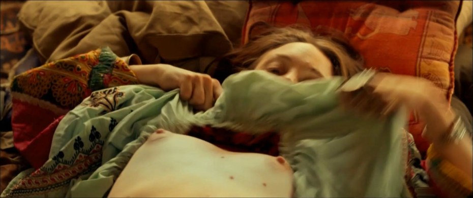 Летиция Томас голая раздвинула