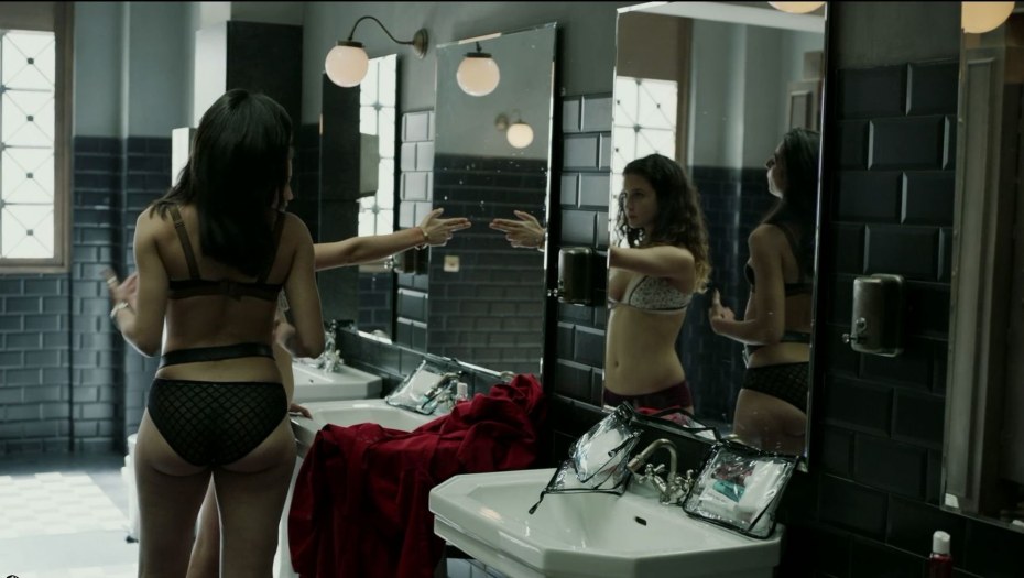 Альба Флорес и Урсула Корберо