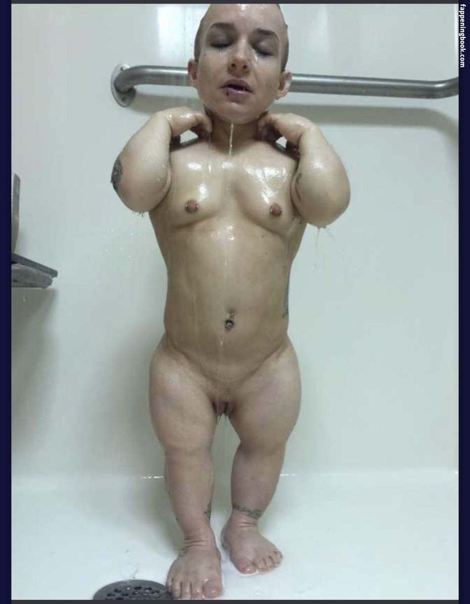 Порноактриса карлик Стелла Мари