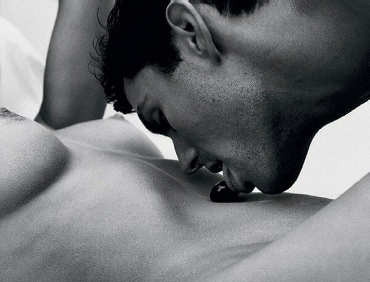 женщина и мужчина целуются голыми фото 114