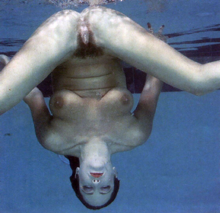 голые члены под водой фото 92